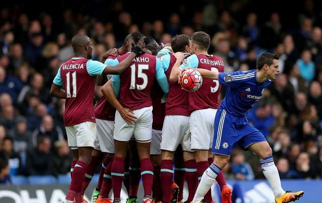 记者：米兰将与莱万经纪人会面讨论转会，伊布支持这一交易