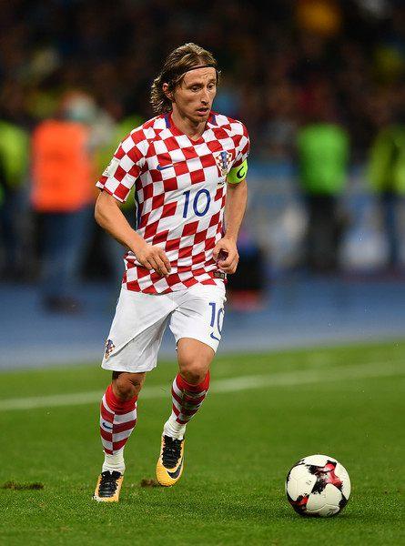 东体：河南球迷反思心态有点飘，俱乐部人士提到“大热必死”