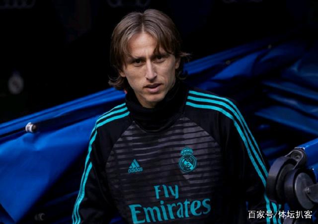 天王盖地虎！汉堡后卫复刻2017年吉鲁的神级蝎子摆尾